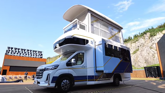 Empresa chinesa lança motorhome de dois andares com elevador China Hoje